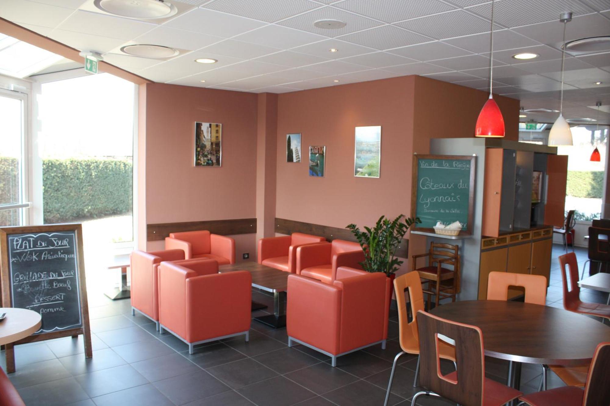 Hotel Ibis Lyon Sud Chasse Sur Rhone Esterno foto