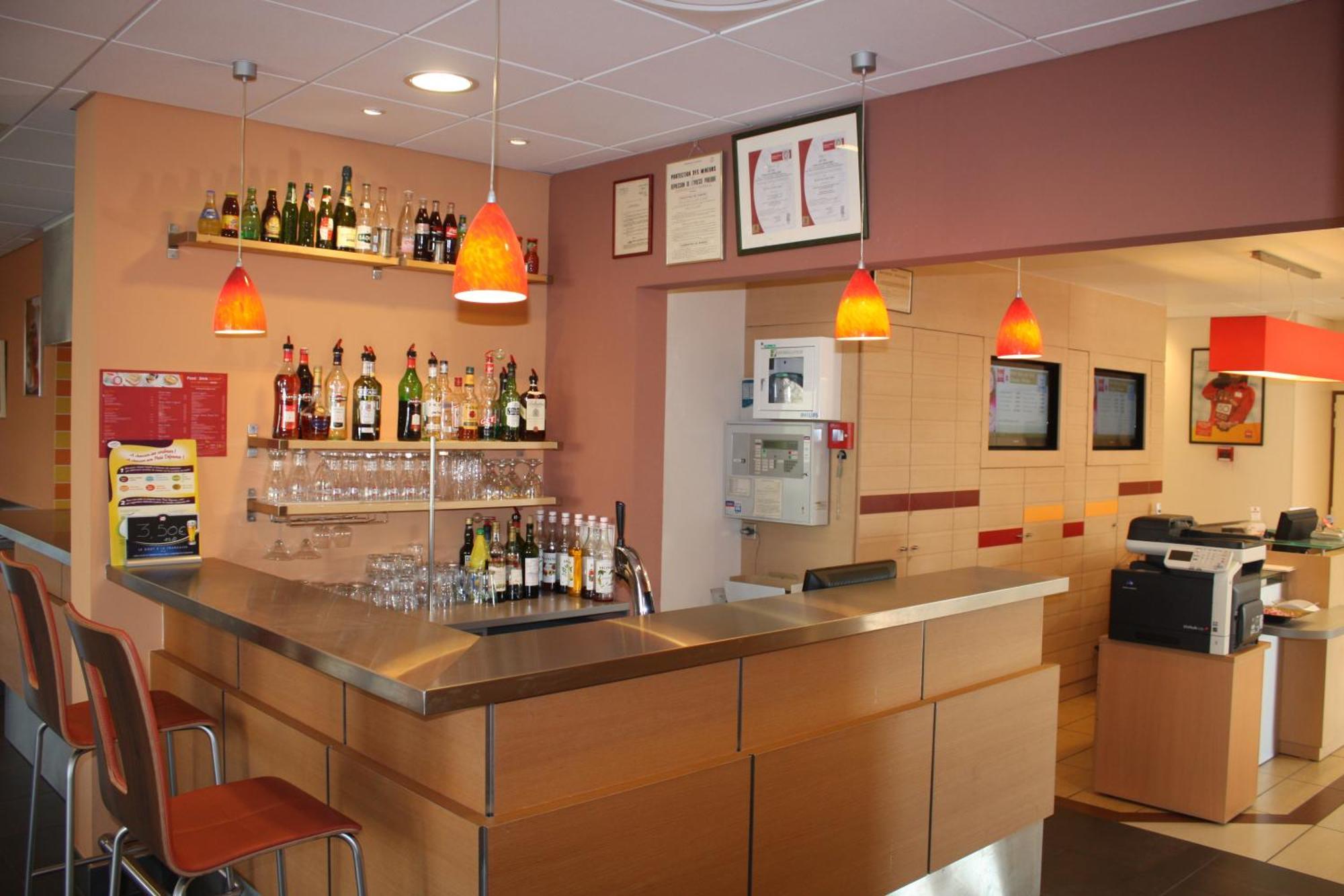 Hotel Ibis Lyon Sud Chasse Sur Rhone Esterno foto