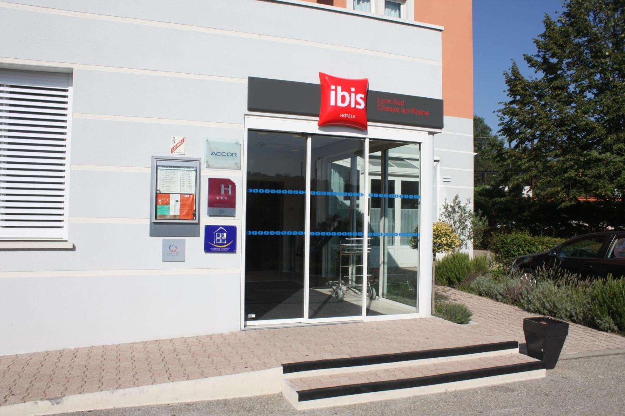 Hotel Ibis Lyon Sud Chasse Sur Rhone Esterno foto