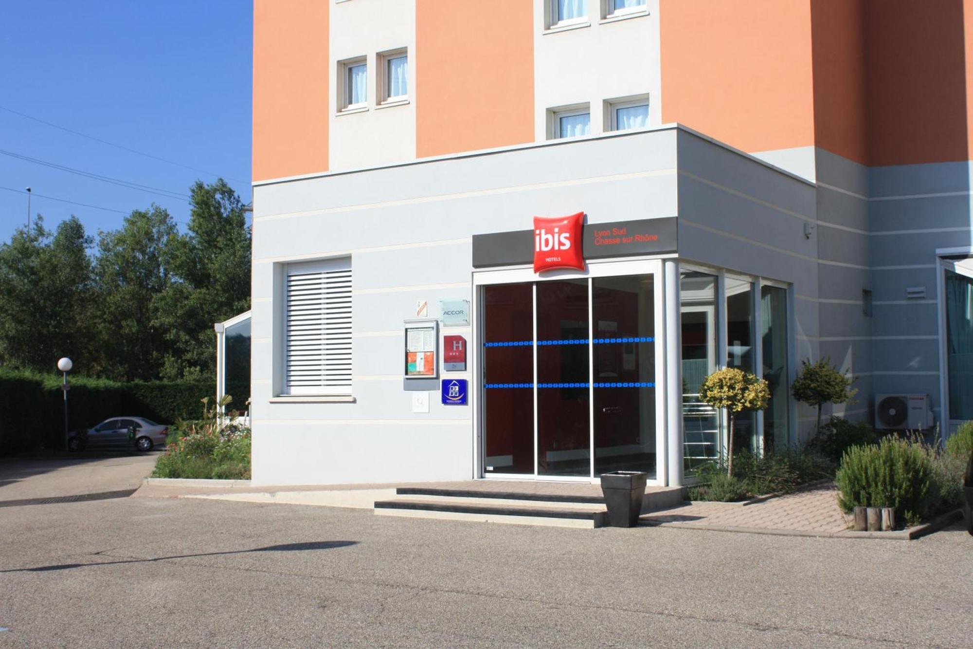 Hotel Ibis Lyon Sud Chasse Sur Rhone Esterno foto