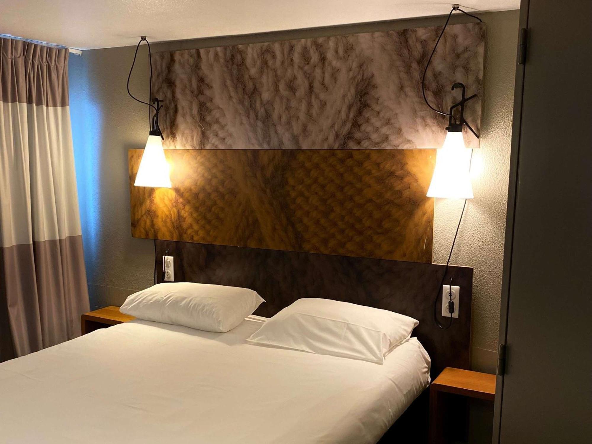 Hotel Ibis Lyon Sud Chasse Sur Rhone Esterno foto