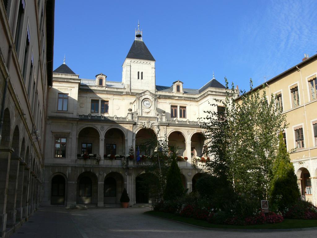 Hotel Ibis Lyon Sud Chasse Sur Rhone Esterno foto