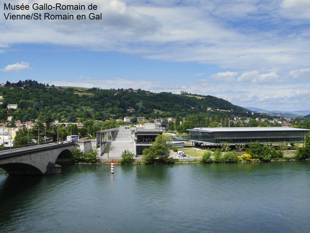 Hotel Ibis Lyon Sud Chasse Sur Rhone Esterno foto