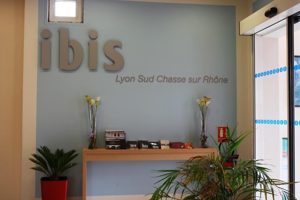 Hotel Ibis Lyon Sud Chasse Sur Rhone Esterno foto